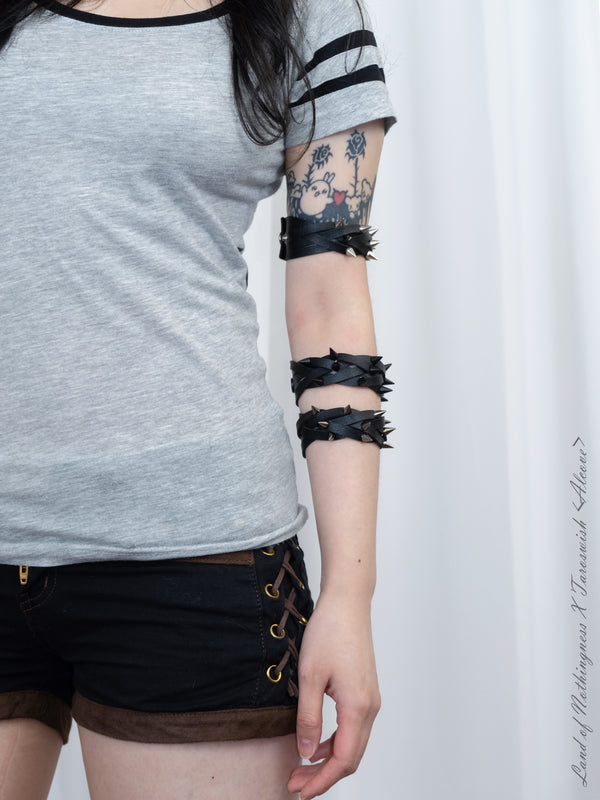 THORN BRACELET / ARM CUFF | LAND OF NOTHINGNESS